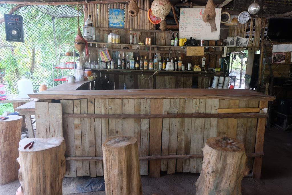 Отель Mr. Chuoi Bar And Hut Ko Phra Thong Экстерьер фото