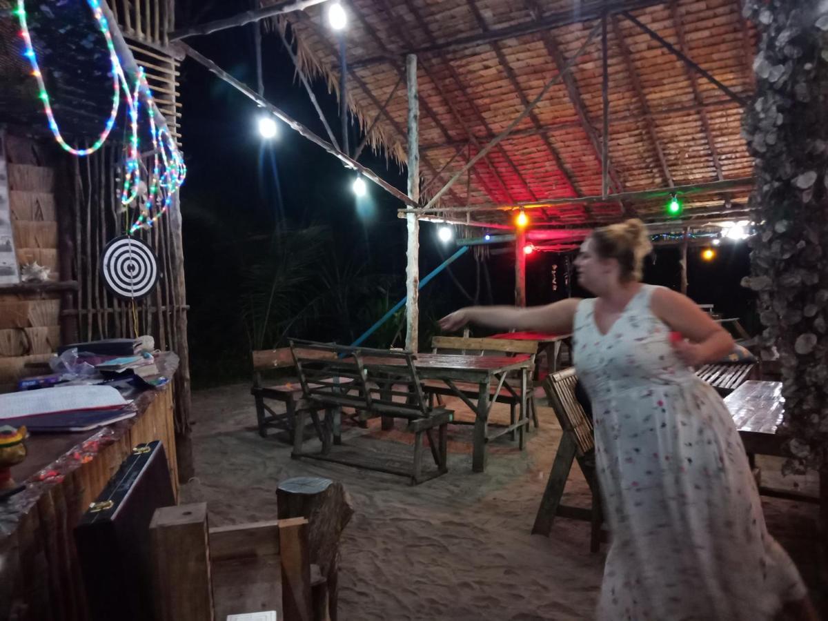Отель Mr. Chuoi Bar And Hut Ko Phra Thong Экстерьер фото