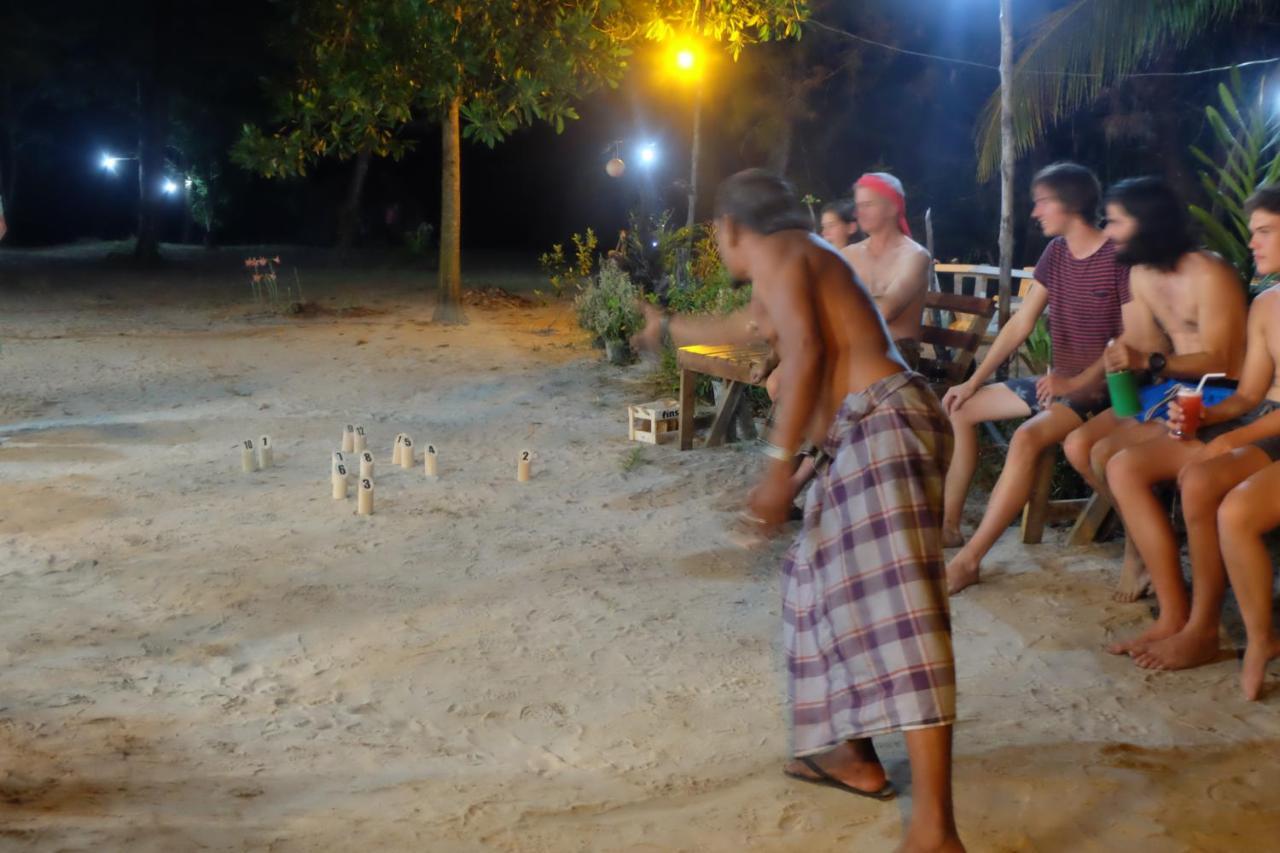 Отель Mr. Chuoi Bar And Hut Ko Phra Thong Экстерьер фото